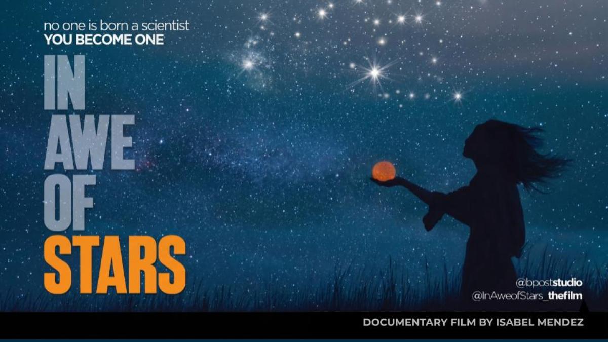 In Awe of Stars (Niñas que miran las estrellas) image