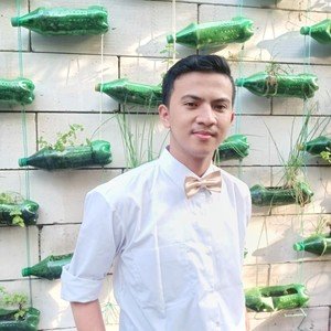 https://seedandspark-static.s3.us-east-2.amazonaws.com/images/User/001/376/267/medium/hary.jpg image