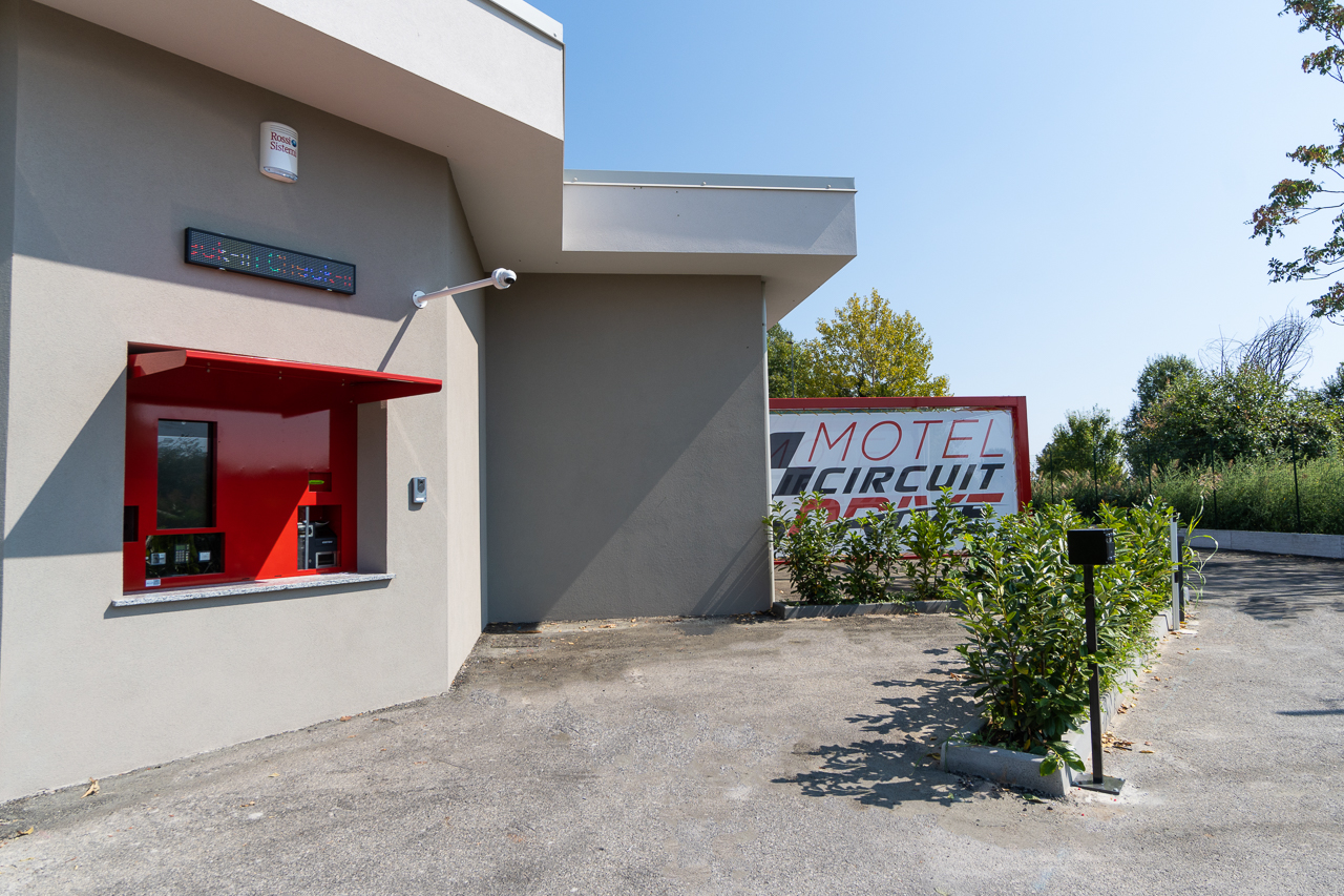 https://seedandspark-static.s3.us-east-2.amazonaws.com/images/User/001/433/962/medium/motel%20cremona%202.jpg image
