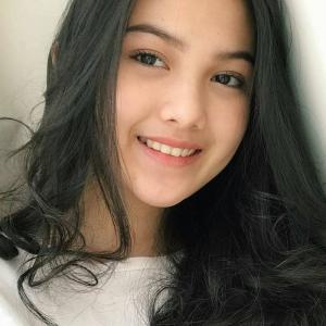 https://seedandspark-static.s3.us-east-2.amazonaws.com/images/User/001/881/033/medium/susan.jpg image